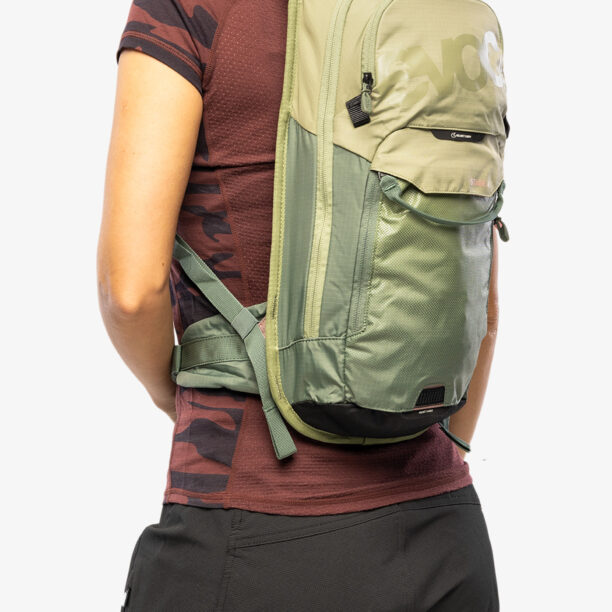 Rucsac ciclism Evoc Stage 6 - light olive/olive preţ