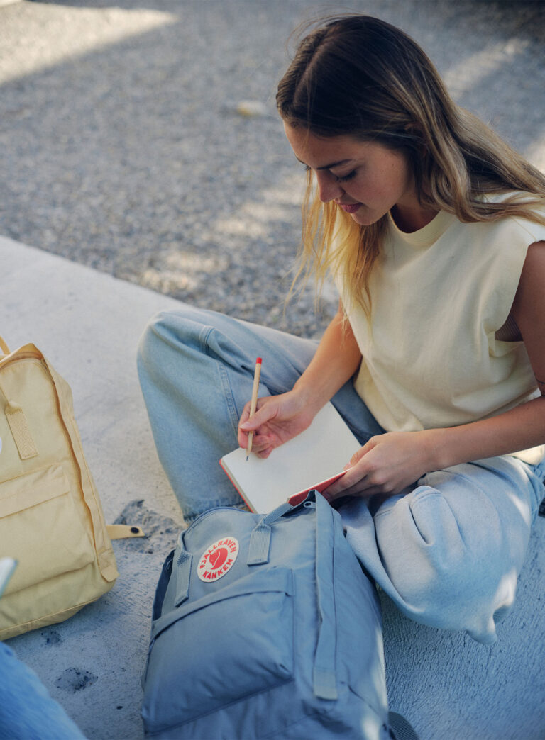 Preţ Rucsac de oras Fjallraven Kanken - ultramarine