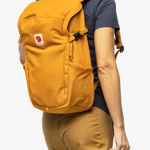 Rucsac de oras Fjallraven Ulvo 23 - red gold preţ