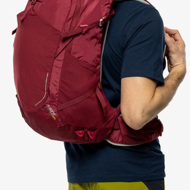 Rucsac drumetie cu plasa Lowe Alpine AirZone Trek ND 26 - raspberry preţ