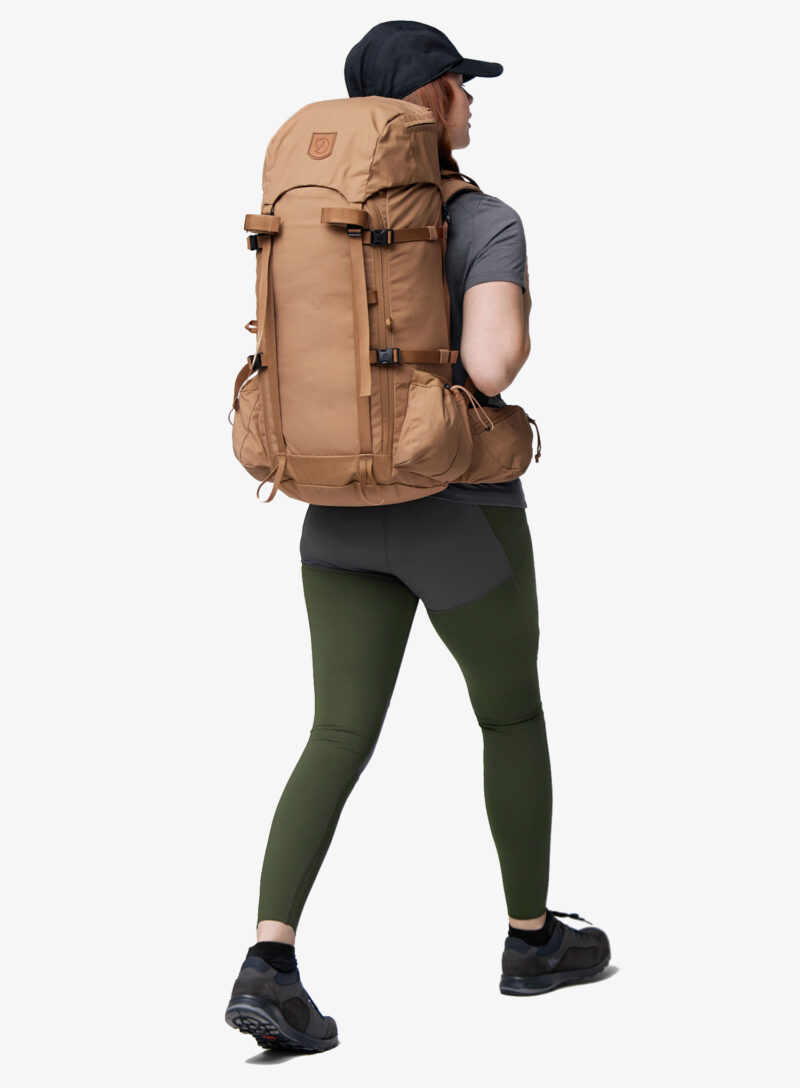 Preţ Rucsac trekking Fjallraven Kajka 35 - khaki dust