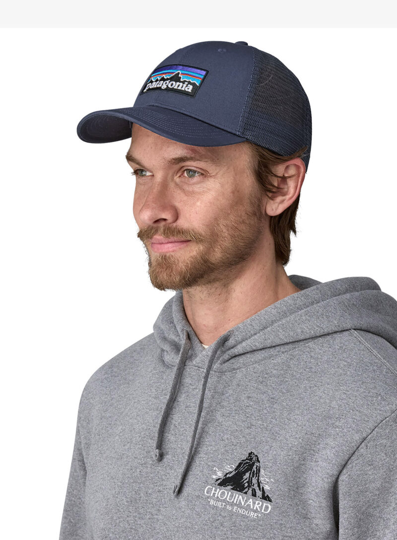 Șapcă Patagonia P-6 Logo LoPro Trucker Hat - new navy preţ