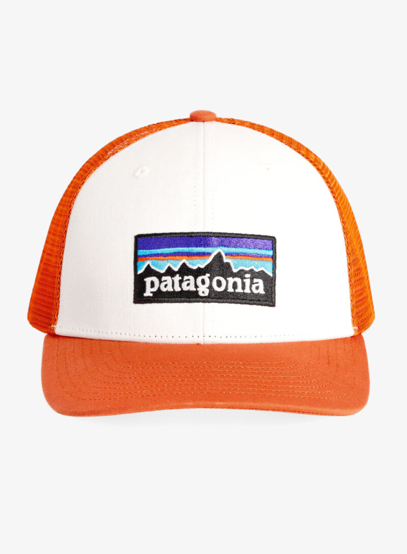 Cumpăra Șapcă Patagonia P-6 Logo Trucker Hat - white/redtail rust