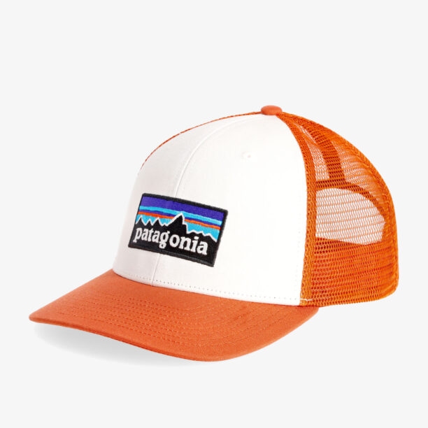 Șapcă Patagonia P-6 Logo Trucker Hat - white/redtail rust