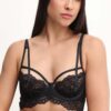 Scandale sutien culoarea negru