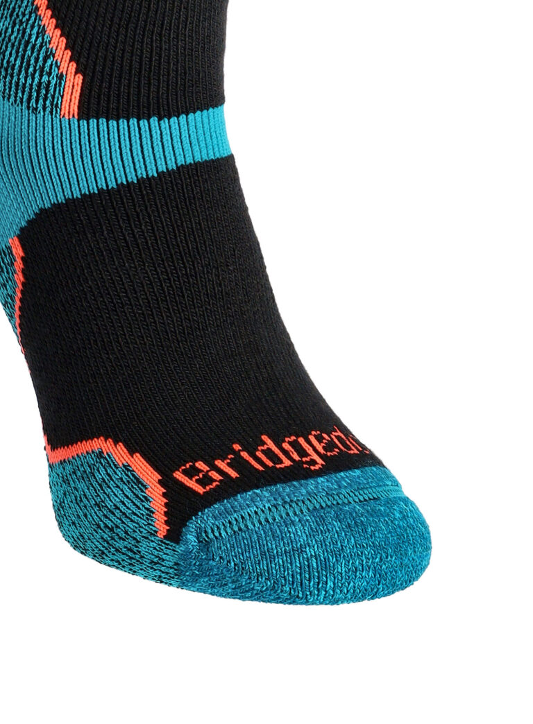 Preţ Șosete alergare femei Bridgedale Trail Run Midweight T2 Merino Sport Crew - black