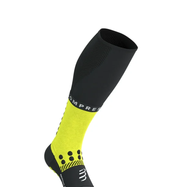 Sosete de alergare Compressport Full Socks Winter Run - black/safe yellow preţ