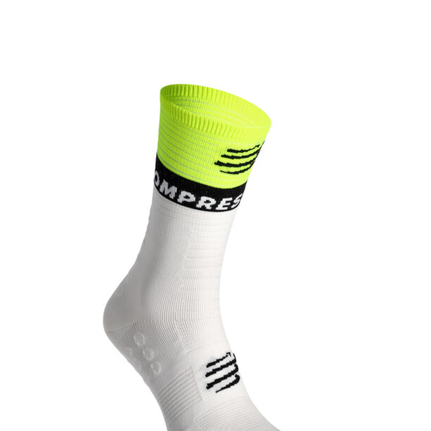 Cumpăra Sosete de alergare Compressport Mid Compression Socks V2.0 - white/yellow/neo pink