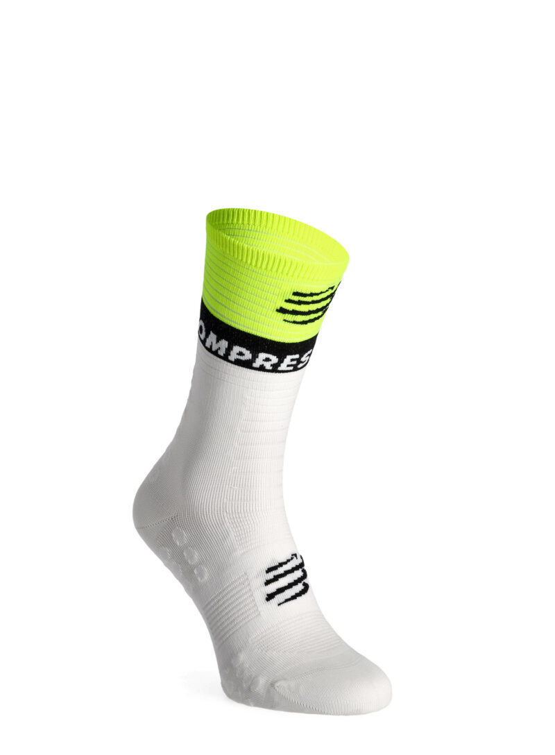 Cumpăra Sosete de alergare Compressport Mid Compression Socks V2.0 - white/yellow/neo pink