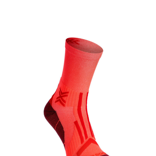 Sosete de alergare X-Socks Trailrun Perform Crew - fluo red/namib red