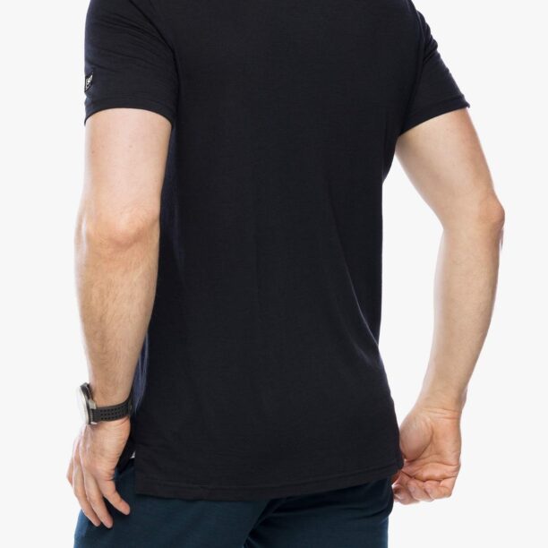 Tricou cu imprimeu Super.natural Well Equipped Tee - jet black/semolina preţ