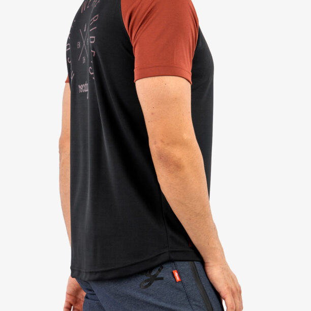 Preţ Tricou cu imprimeu barbati Rocday Roost - black/red