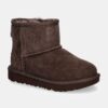 UGG cizme de zapada din piele intoarsa CLASSIC MINI II culoarea maro