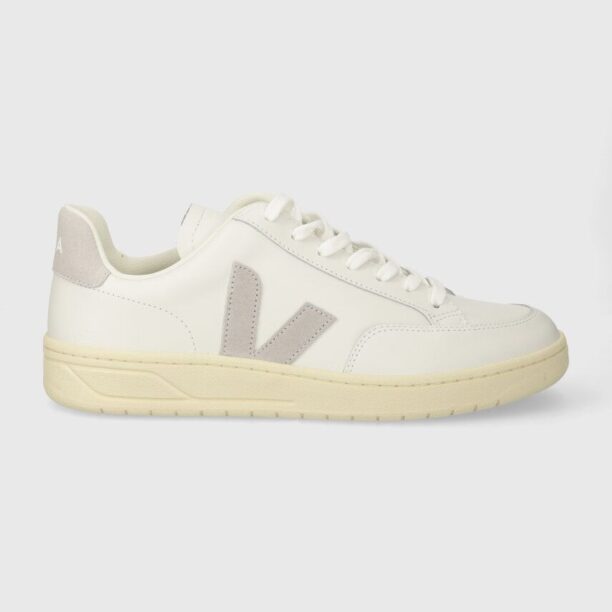 Veja sneakers din piele V-12 culoarea alb