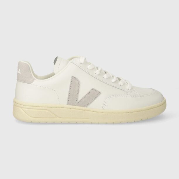 Veja sneakers din piele V-12 culoarea alb