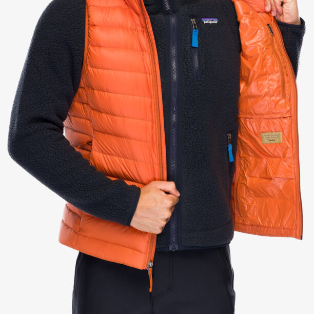 Preţ Vesta matlasata barbati Patagonia Down Sweater Vest - redtail rust