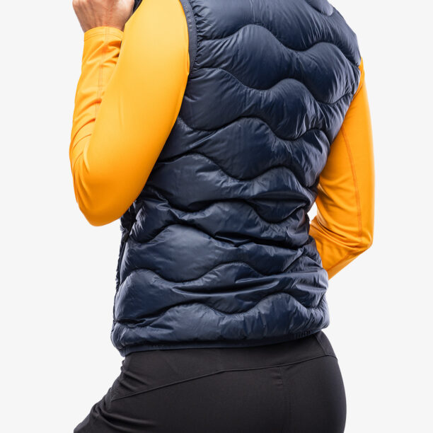 Vesta matlasata femei Peak Performance Helium Down Vest - blue shadow preţ