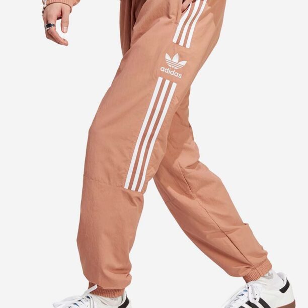 adidas Originals pantaloni de trening culoarea maro