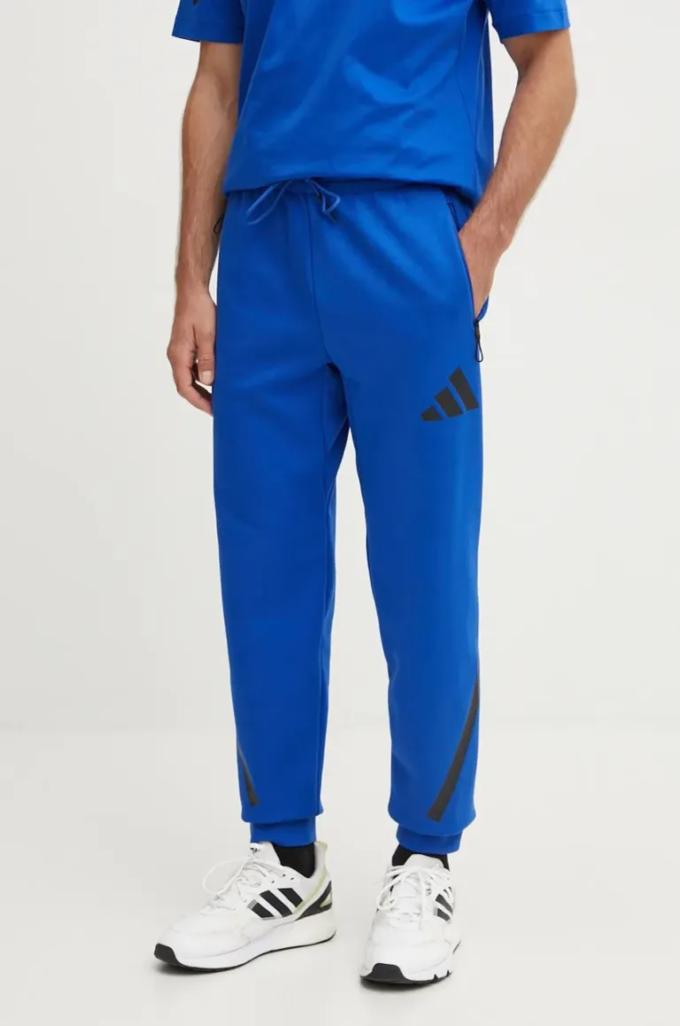 adidas pantaloni de trening ZNE cu imprimeu