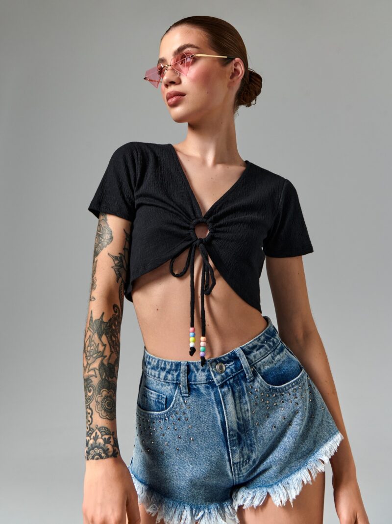 Crop top cu șnur decorativ - negru preţ