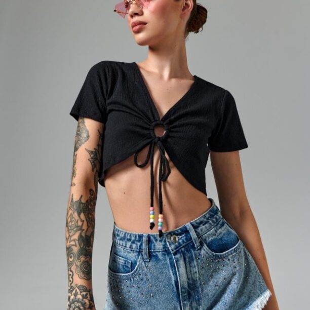 Crop top cu șnur decorativ - negru