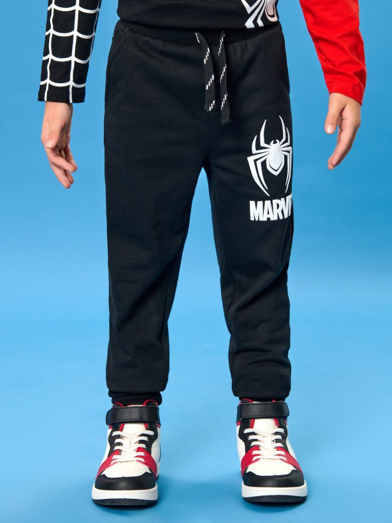 Pantaloni Marvel - negru preţ