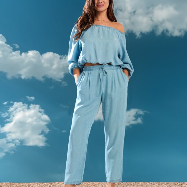 Pantaloni cu croi conic - light blue preţ