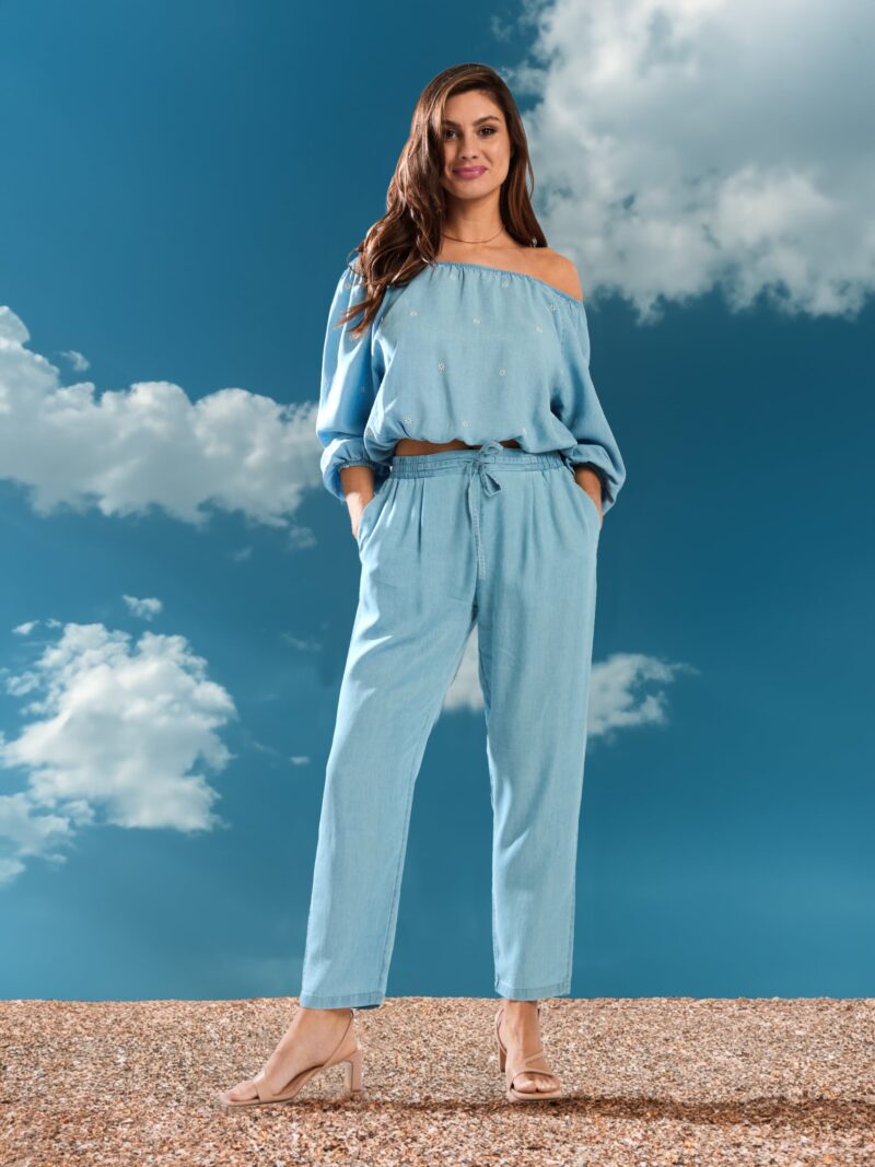 Pantaloni cu croi conic - light blue preţ