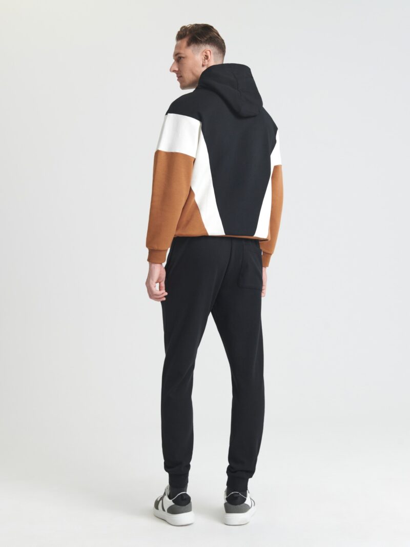 Preţ Pantaloni de trening slim jogger - negru