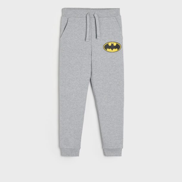 Preţ Pantaloni jogger cu Batman - gri deschis