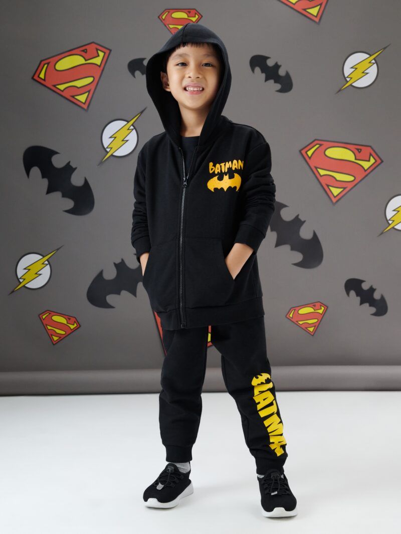 Pantaloni jogger cu Batman - negru preţ