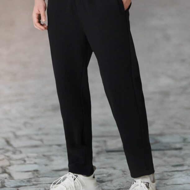 Pantaloni jogger - negru preţ