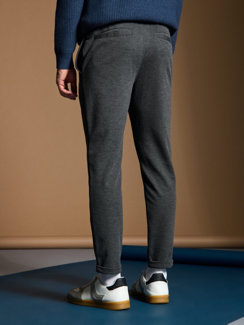 Cumpăra Pantaloni jogger slim fit - gri-închis