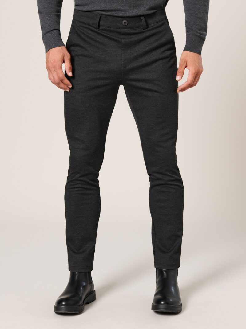 Preţ Pantaloni slim fit - negru