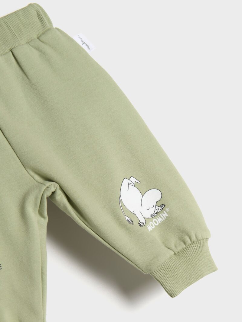 Pantaloni sport Moomin - verde-oliv deschis preţ