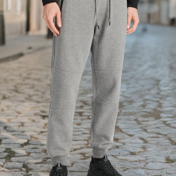 Pantaloni sport jogger - gri deschis preţ