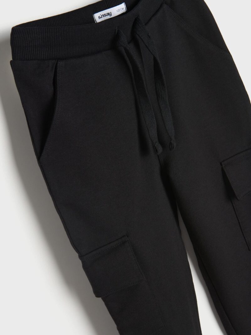 Preţ Pantaloni sport jogger - negru