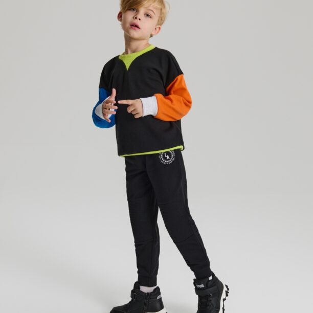 Preţ Pantaloni sport jogger - negru