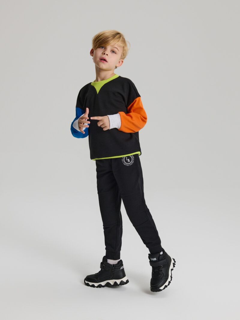 Preţ Pantaloni sport jogger - negru