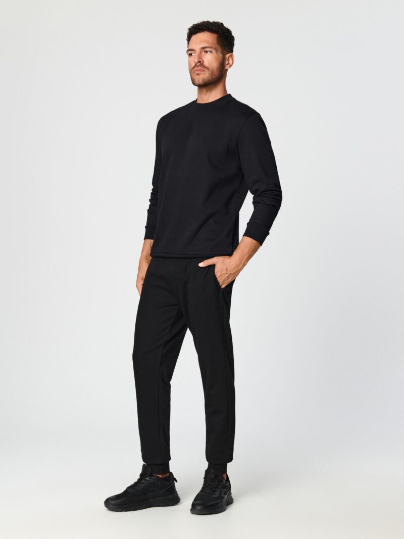 Preţ Pantaloni sport jogger - negru