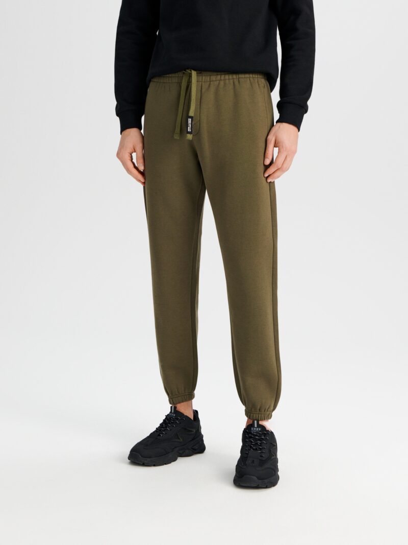 Preţ Pantaloni sport jogger - verde-maroniu