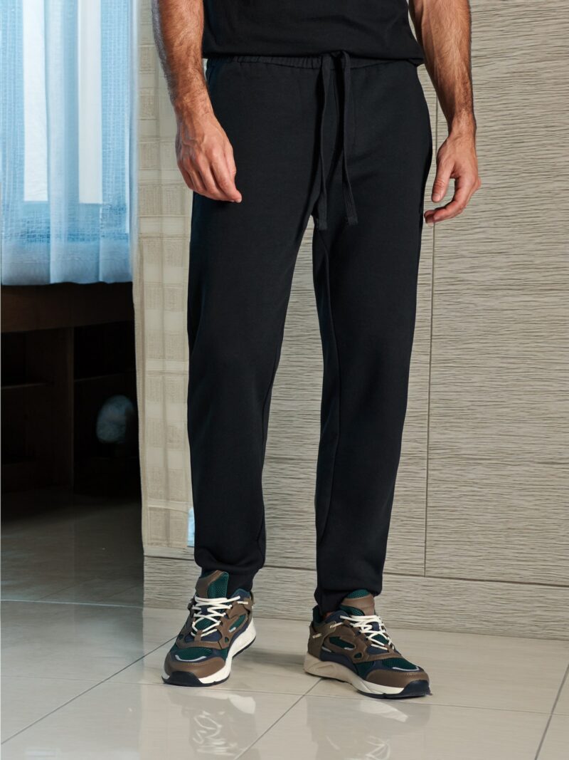 Pantaloni sport - negru preţ