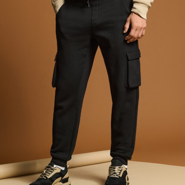 Preţ Pantaloni tapered fit - negru