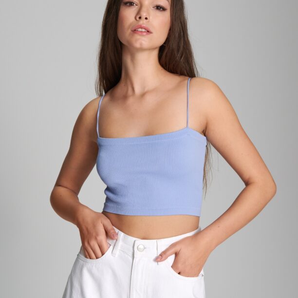 Preţ Top scurt din tricot striat - light blue