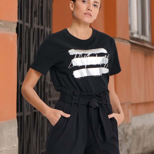 Tricou cu imprimeu - negru preţ