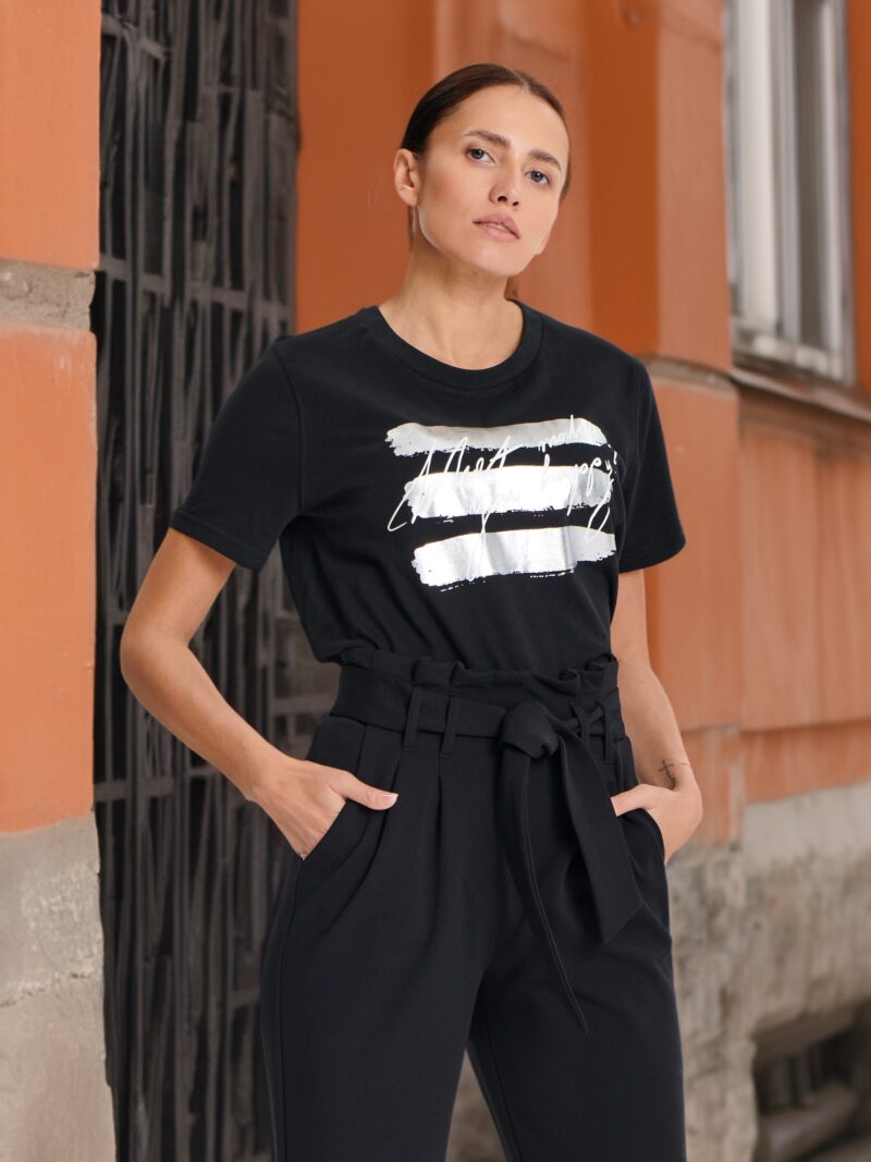 Tricou cu imprimeu - negru preţ