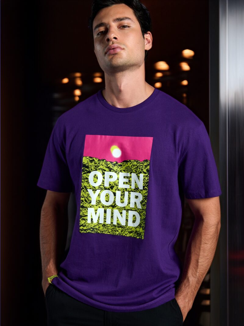 Tricou cu inscripție - violet preţ