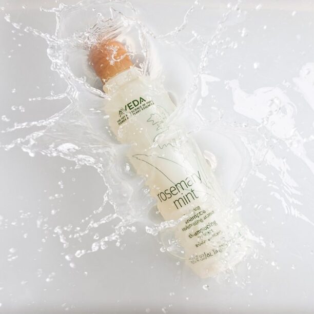 Preţ Aveda Rosemary Mint Weightless Conditioner balsam de îngrijire delicată pentru un par stralucitor si catifelat 1000 ml