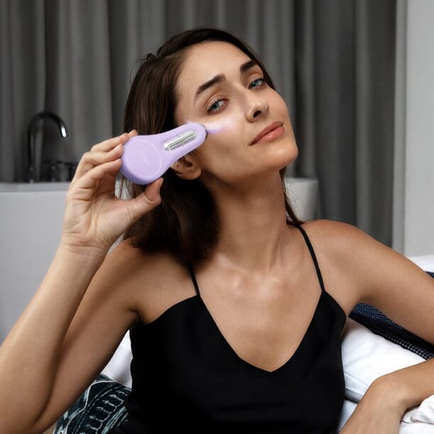 FOREO BEAR™ 2 eyes & lips dispozitiv de tonifiere cu microcurenți zona ochilor si a buzelor Lavender 1 buc preţ