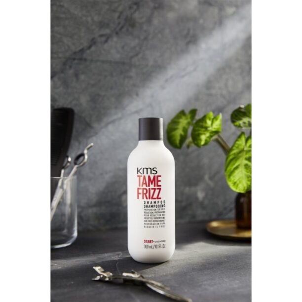 Original KMS Tame Frizz Shampoo sampon pentru indreptarea parului anti-electrizare 300 ml